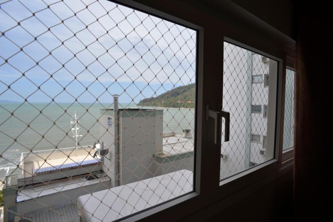 Frente Mar Pe Na Areia, Na Av Atlantica Apartman Balneário Camboriú Kültér fotó